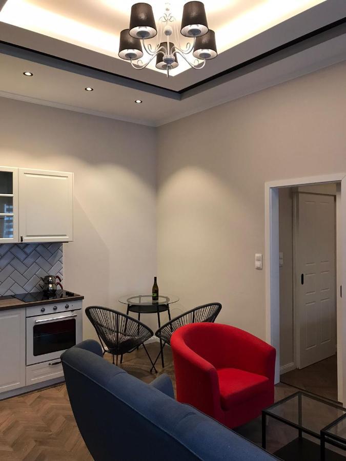 Sweet Apartment *